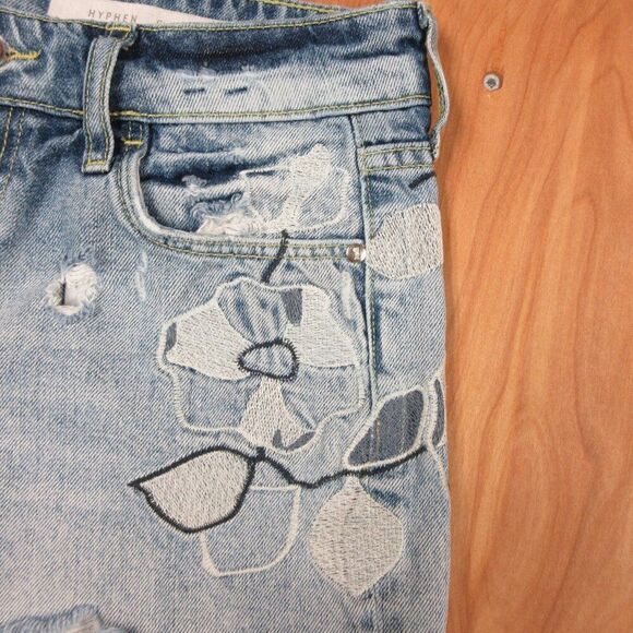 PILCRO Anthropologie Embroidered Floral Cuffed Jean Shorts Sz 26-28 Ripped Denim - Picture 6 of 16